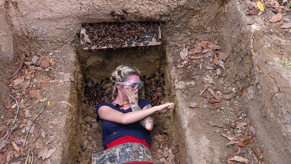 Ariel versucht am Anfang die Nase und den Mund zu schützen, doch es dauert nicht lange und sie bricht ab