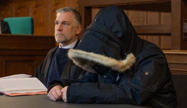Prozess in Berlin: Kapuzenfrau überfiel brutal 100-Jährige | Regional