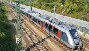 Abellio-Zug auf Schienen.