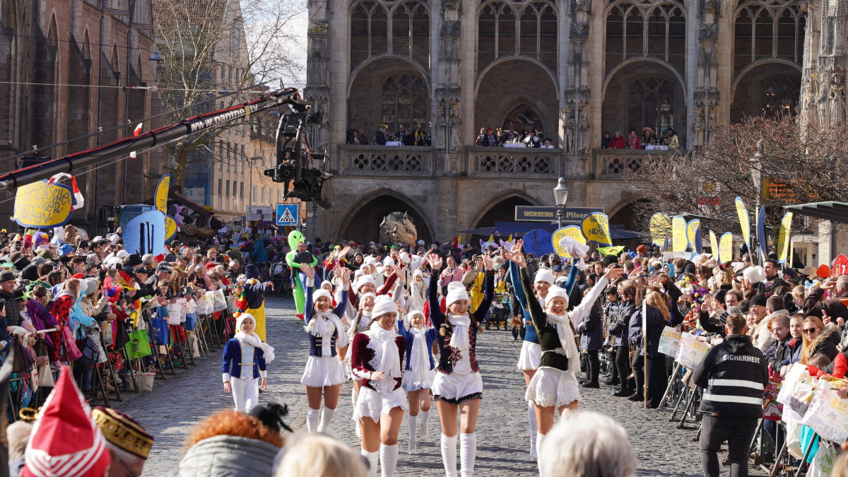 Mit Bus und Bahn zum Schoduvel nach Braunschweig
