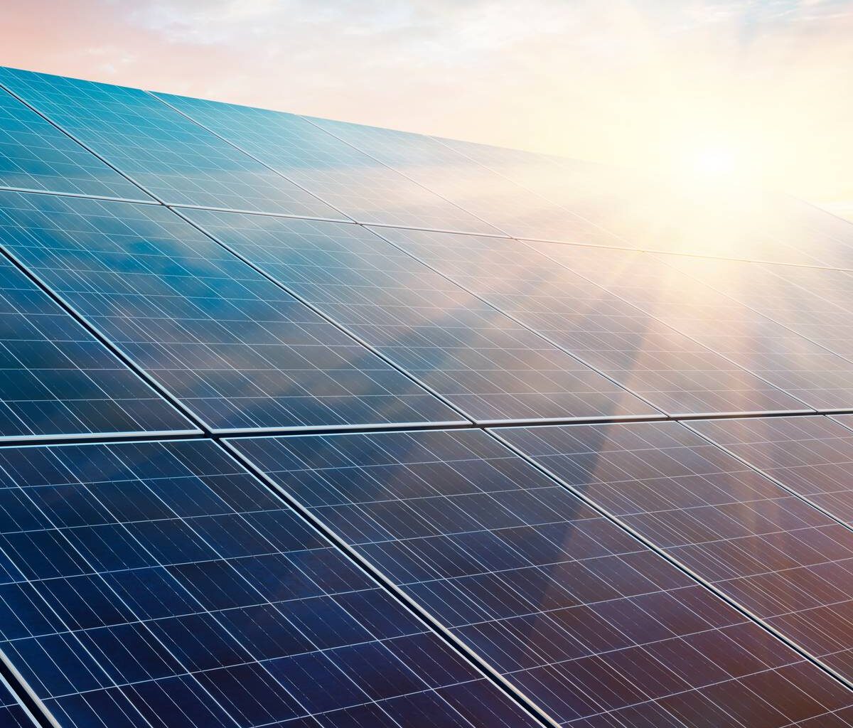 Viel Sonne auf der Friedrich-Engels-Allee