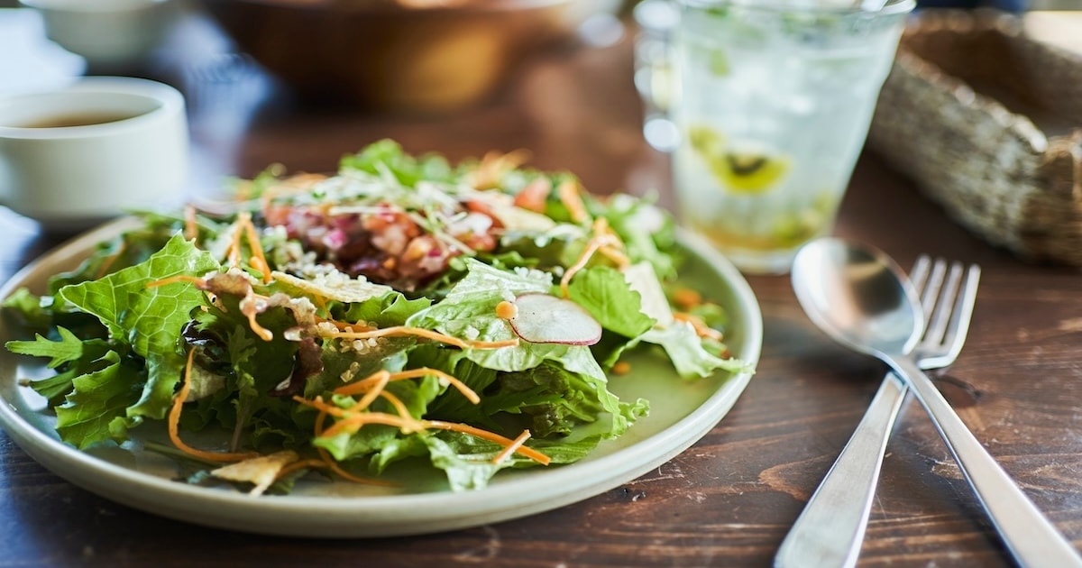 Wann Sie Salat essen sollten: Darauf gibt es nur eine richtige Antwort