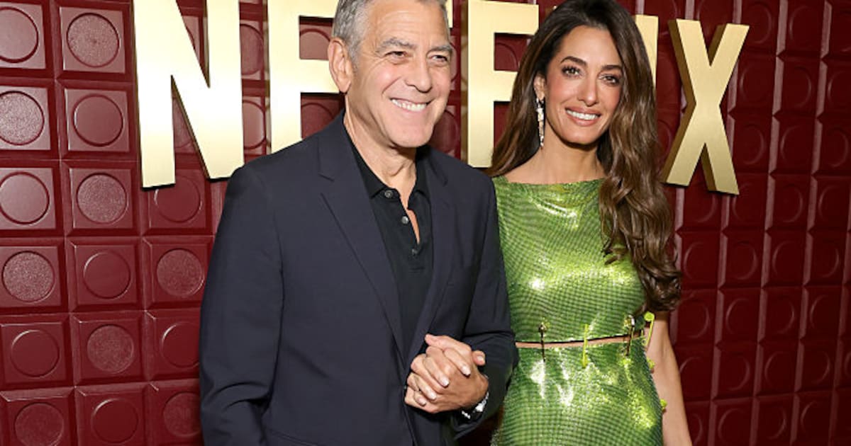 Amal Clooney setzt ihre traumhaften Beine im Minikleid in Szene