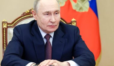 Ukraine-Krieg: ++ Putin will eine Milliarde Dollar eingefrorenes russisches Vermögen in „Friedensrat“ einbringen ++ Liveticker