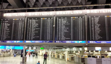 Flughafen Frankfurt: Passagierin dreht bei Kontrolle durch