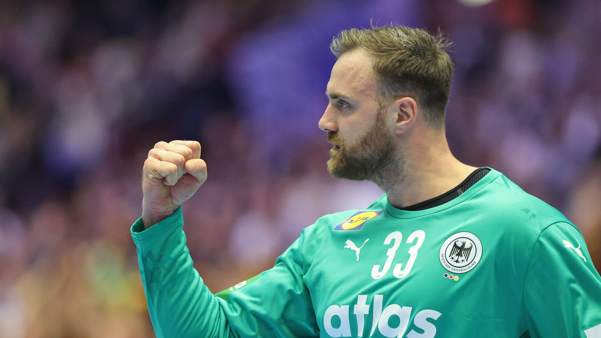 Andreas Wolff jubelt: Der DHB-Torwart und seine Mannschaft sind bei der EM eine Runde weiter. Andreas Wolff jubelt: Der DHB-Torwart und seine Mannschaft sind bei der EM eine Runde weiter.
