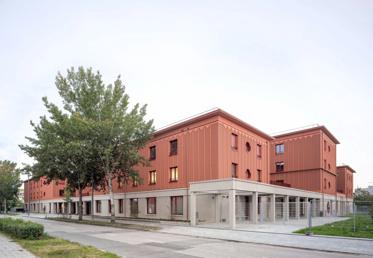 Ansehnliche Notunterkunft: In diesem Komplex in München werden nicht nur Wohnungslose untergebracht.