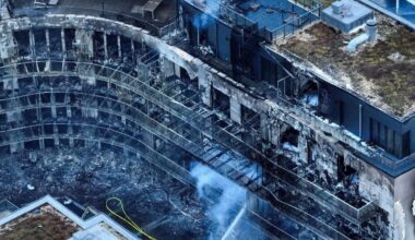 Essen: Großbrand im Ruhrgebiet: Wohnkomplex brennt aus