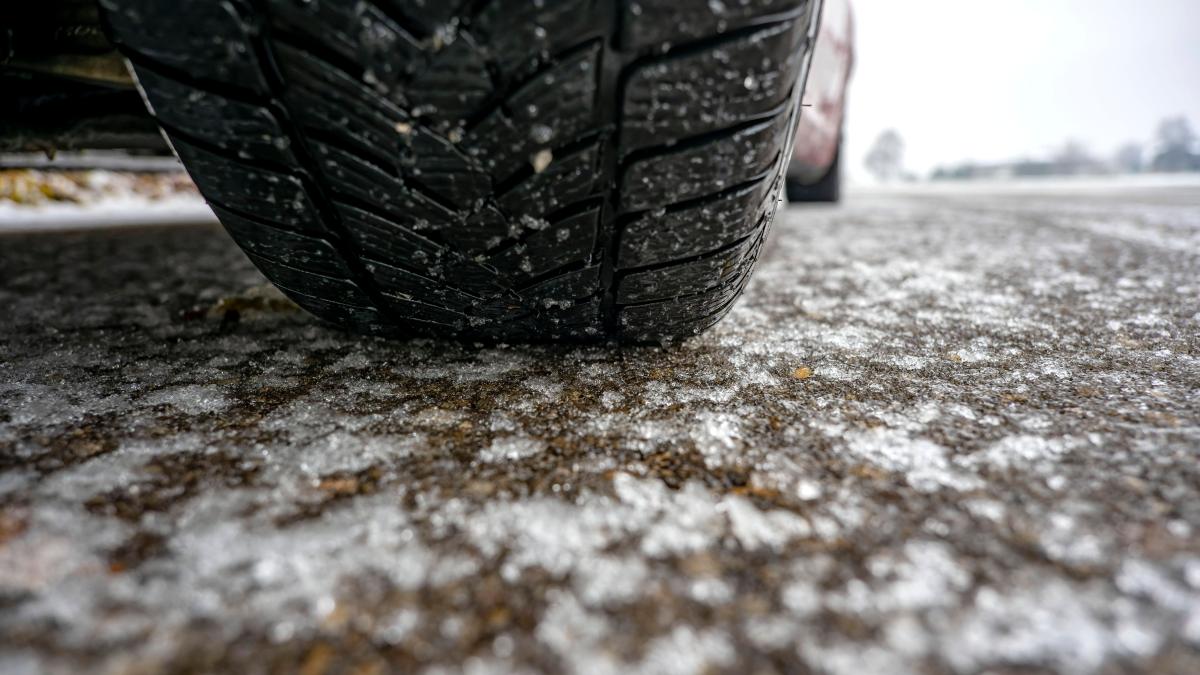 Eisregen im Landkreis Augsburg: Autofahrer vermeiden Unfälle