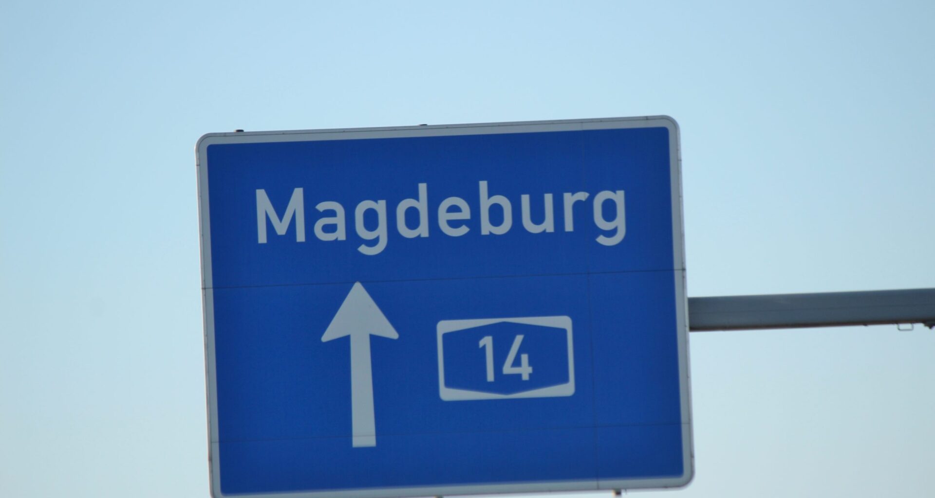 Sperrung der A14 bei Halle (Saale) in Richtung Magdeburg