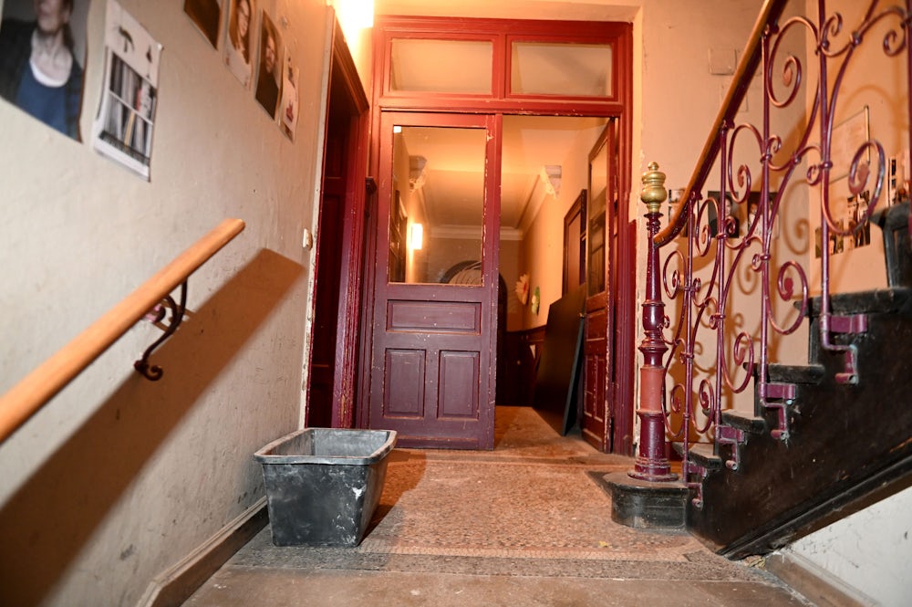 Historisches Ambiente: das Treppenhaus in der Wörthstraße 8.