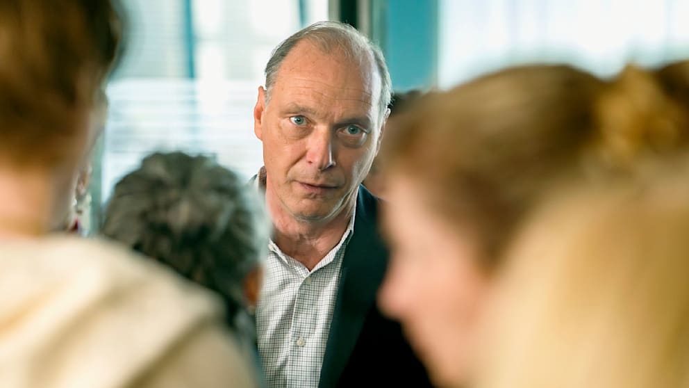 Martin Brambach in der Rolle vom Chef des Kommissariats Peter Michael Schnabel im „Tatort“ Dresden