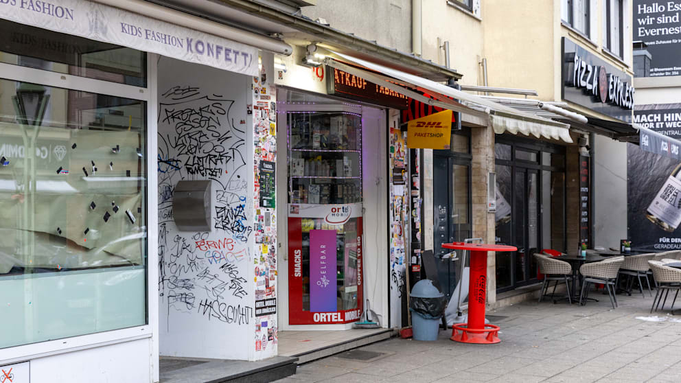 Vor diesem Kisok auf der Rüttenscheider Straße in Essen geschah der feige brutale Angriff, Tatzeit war der 20. Dezember gegen 2.30 Uhr in der Nacht