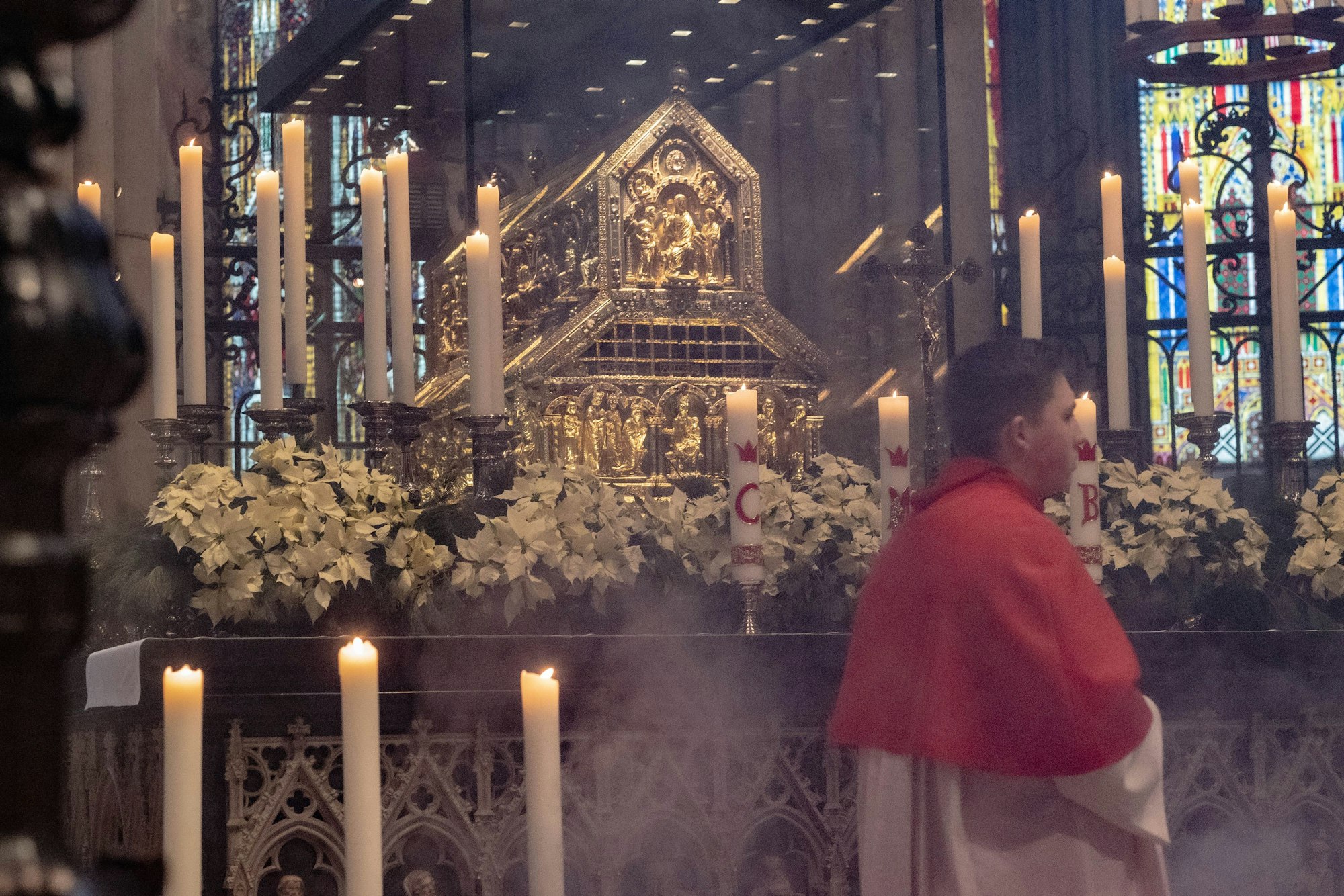 Festlicher Akt im Dom: Bis Sonntag ist die Trapezplatte des Dreikönigenschreins geöffnet.