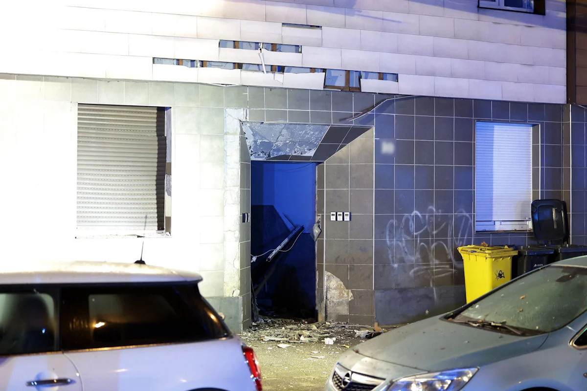 Detonationen - Parallele bei Explosionen in Düsseldorf und Krefeld - Panorama