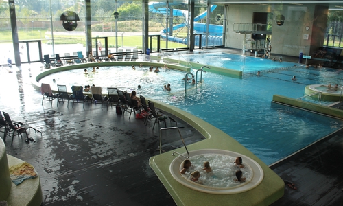 Archivbild mit Blick auf das Freizeitbecken in der Wasserwelt.