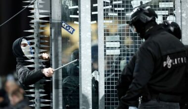 Europa League: Fans schlagen in Utrecht mit Eisenstangen auf Polizisten | Sport