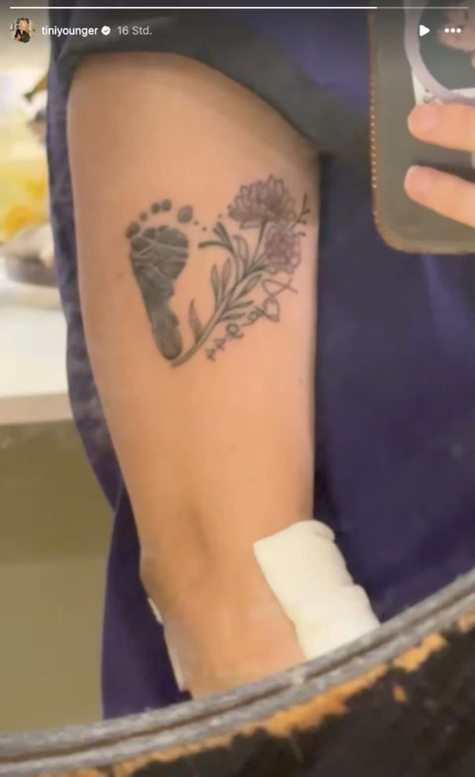 Für immer bei ihr: Das Tattoo zeigt den Fußabdruck ihrer verstorbenen Tochter Arya