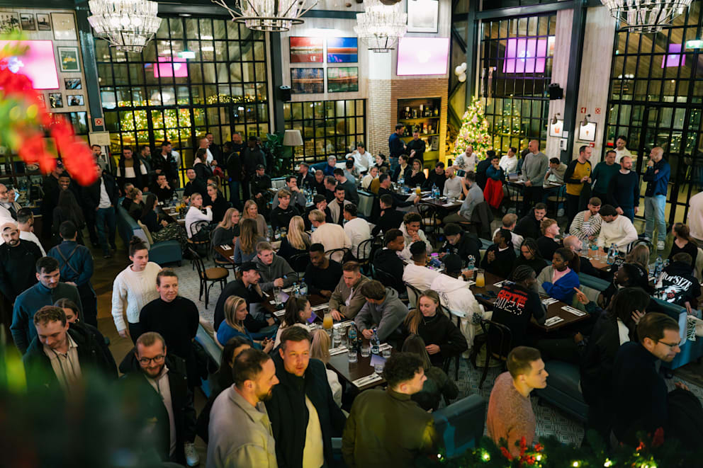 RB Leipzig beim gemeinsamen Mannschaftsabend mit den Frauen des Klubs
