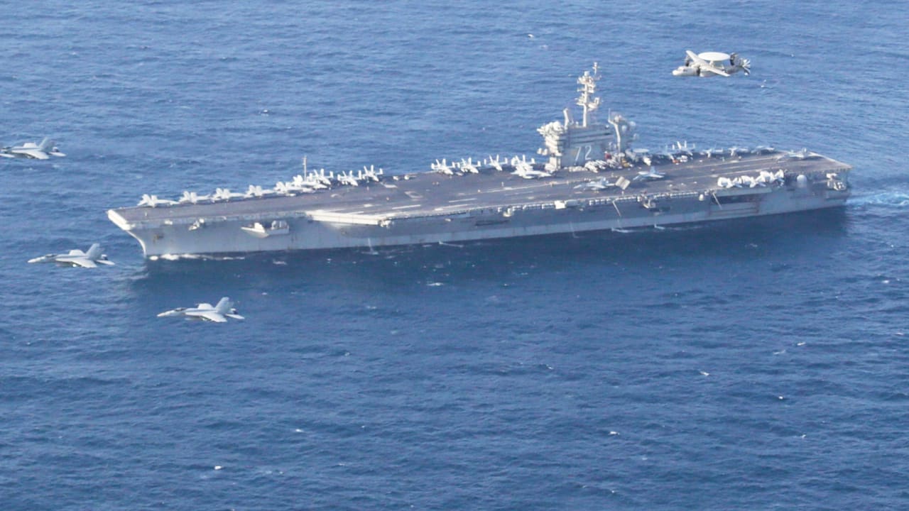 US-Flugzeugträger angekommen: Läuft Trumps Angriffs-Countdown gegen Iran? | Politik