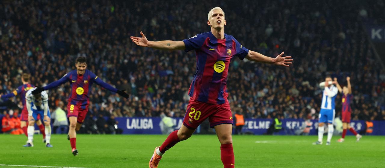 Dani Olmo bejubelt seinen Führungstreffer für Barcelona