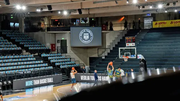 Basketball in der Inselpark Arena in Hamburg