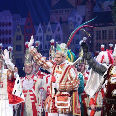 09.01.2026, Köln: KARNEVAL - Proklamation des Kölner Dreigstirns 2026 Prinz Niklas I. (Niklas Jüngling), Bauer Clemens (Clemens von Blanckart) und Jungfrau Aenne (Stefan Blatt) im Gürzenich Köln - Einzug und Proklamation des Dreigestirns.. Foto: Thilo Schmülgen