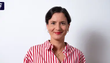 Die Frankfurterin Sabine Nietmann hilft beim Ausmisten und Aufräumen