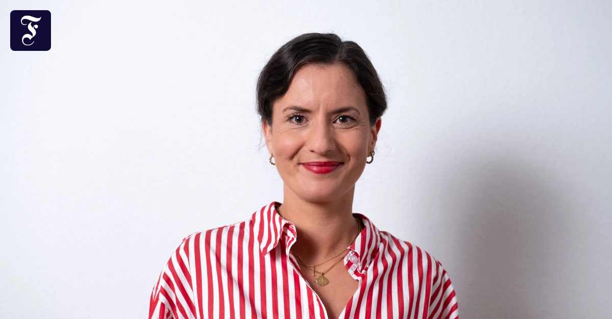 Die Frankfurterin Sabine Nietmann hilft beim Ausmisten und Aufräumen