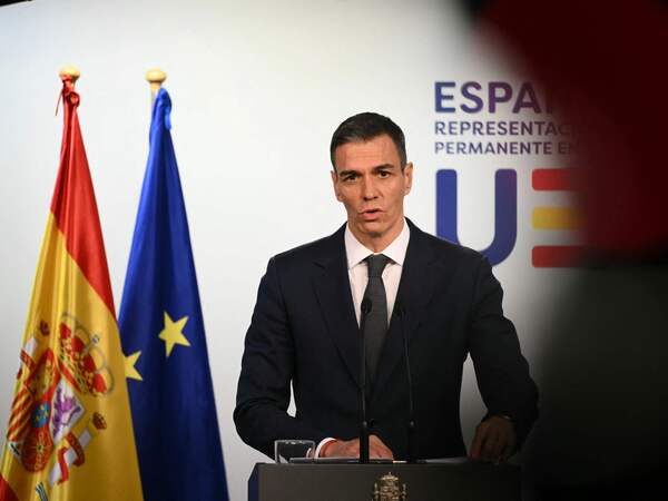 Spain's Prime Minister Pedro Sanchez delivers a speech for a closing press conference after an emergency meeting of the European Council over US President's Greenland threats, at the European headquarters in Brussels, on January 22, 2026. EU leaders meet on January 22, 2026, for an emergency summit on threats by US President to impose tariffs on countries opposed to his push to take Greenland, with crisis talks in Brussels coming to weigh potential countermeasures against the United States. (Photo by NICOLAS TUCAT / AFP)