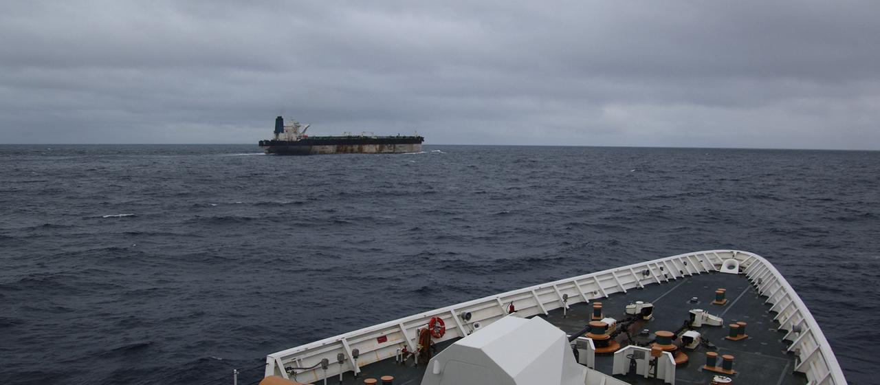 Das am 7. Januar 2026 vom X-Account des US European Command veröffentlichte Foto zeigt laut Angaben des US European Command die Beschlagnahmung des Öltankers M/V "Bella 1" im Nordatlantik.