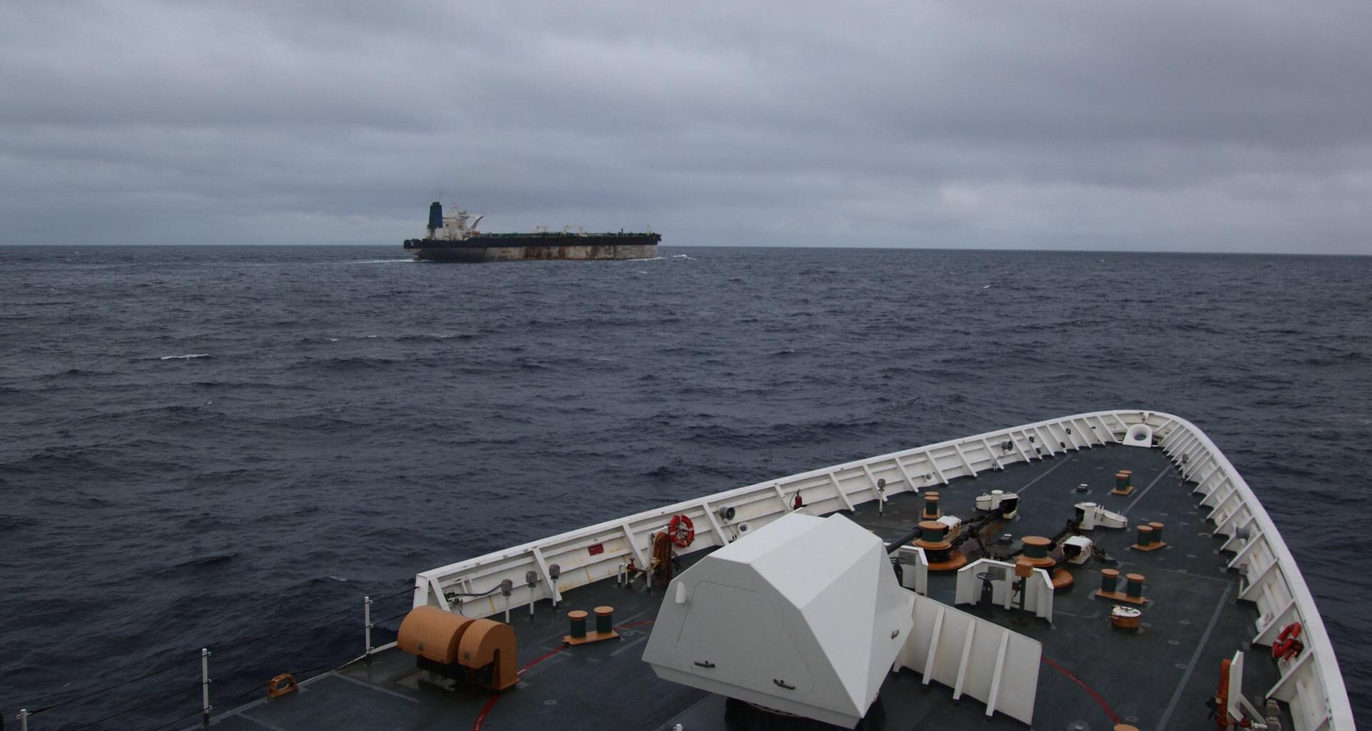 Das am 7. Januar 2026 vom X-Account des U European Command veröffentlichte Foto zeigt laut Angaben des US European Command die Beschlagnahmung des Öltankers M/V "Bella 1" im Nordatlantik.
