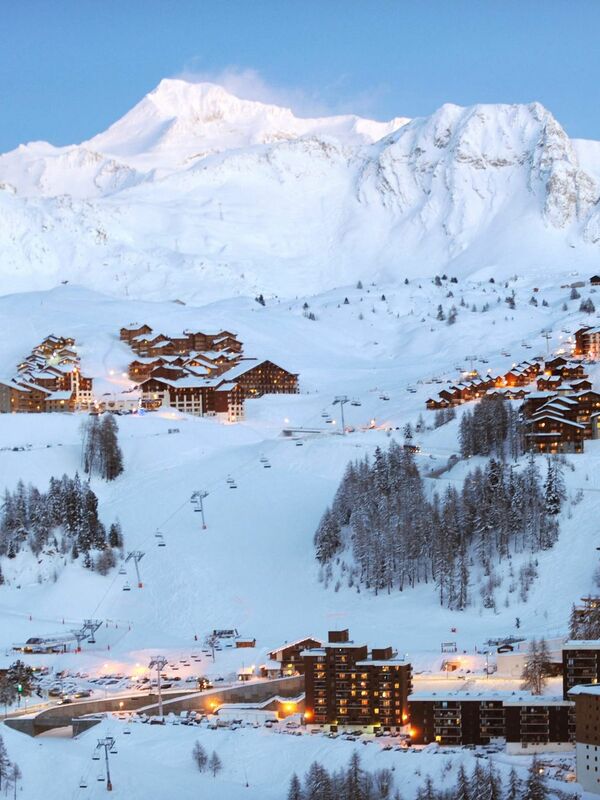 In den Savoyen in Frankreich fordern Lawinen an diesem Wochenende erneut Todesopfer.