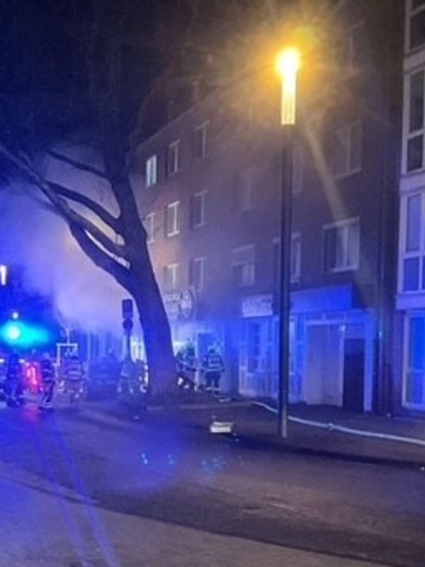 In der Nacht gegen 3:20 Uhr wurde die Feuerwehr Gelsenkirchen zu einem gemeldeten Br