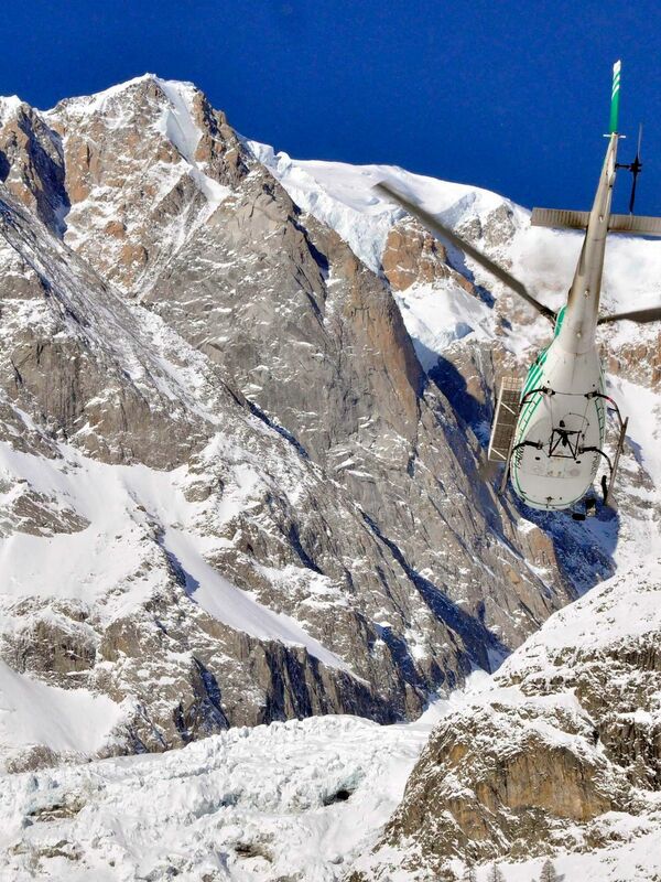 In Norditalien an der Grenze zu Frankreich werden vier Bergsteiger von einer Lawine überrascht.