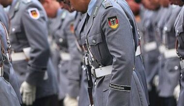 Der CDU-Außenpolitiker Armin Laschet hat dazu aufgerufen, die USA auf diplomatischem Weg von einem