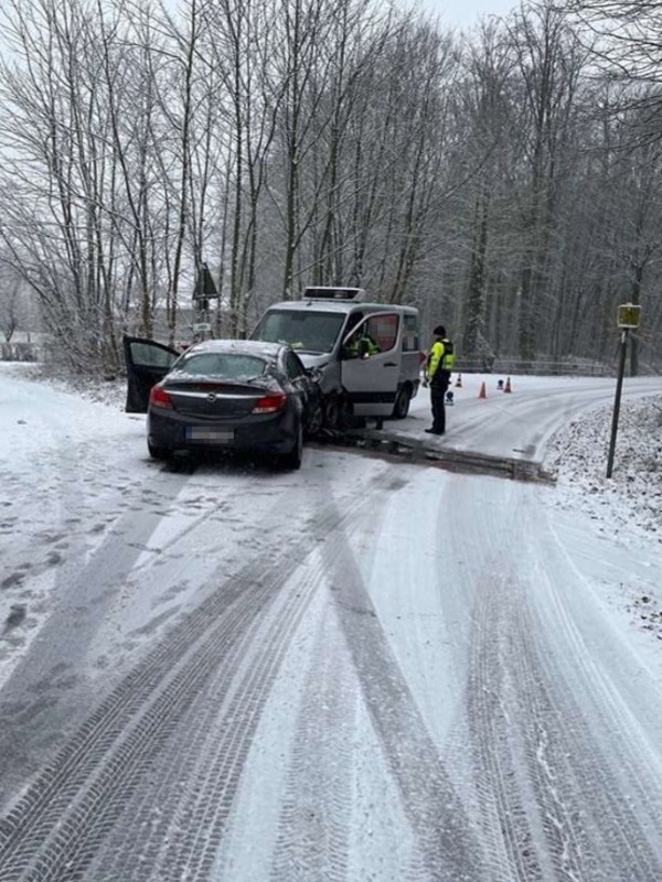 Am Montagvormittag (26.01.) um 10:05 Uhr ist es auf dem Kaldenhofer Weg zu einem Unfall z