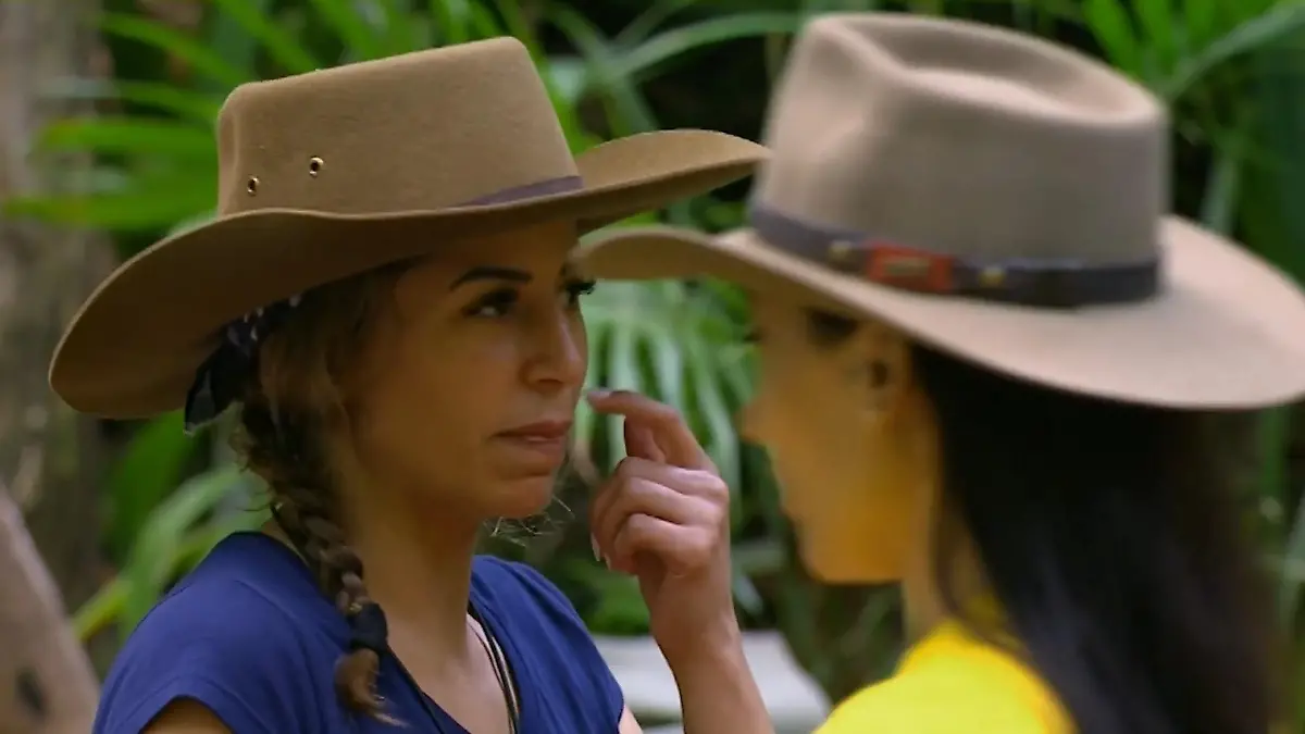 Hier treffen Eva Benetatou und Samira Yavuz erstmals aufeinander