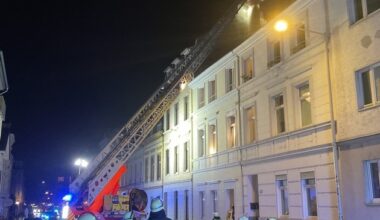 FW-BN: Ausgedehnter Kaminbrand in Bonner Altbau - Bewohner blieben unverletzt