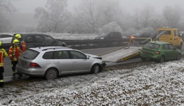 Unfall mit mehreren Fahrzeugen – Stau in Schwaben