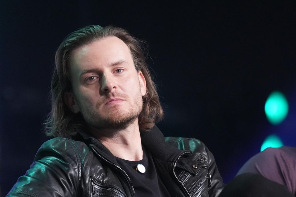 Bitpanda Das Wiener Kryptounternehmen Bitpanda könnte im Jahresverlauf 2026 an die Börse gehen. Firmenchef Eric Demuth (Foto) sagte in Interviews, die Wahrscheinlichkeit für einen IPO sei zuletzt gestiegen. Seit mehr als drei Jahren bereite sich Bitpanda mit einem sogenannten IPO-Readiness-Programm auf diesen Schritt vor. Als möglicher Handelsplatz wird vor allem New York genannt, während London wegen geringer Liquidität ausscheidet. Bitpanda zählt zu den größten Krypto-Anbietern Europas und profitiert vom zuletzt freundlicheren Marktumfeld für Kryptowerte.