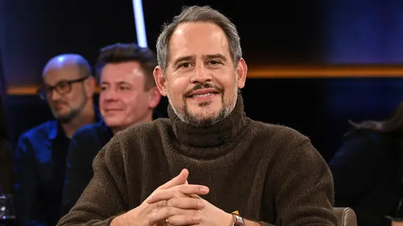 Der Schauspieler Moritz Bleibtreu ist zu Gast in der NDR Talk Show am 5. Dezember 2025. | NDR Fernsehen/Uwe Ernst Der Schauspieler Moritz Bleibtreu ist zu Gast in der NDR Talk Show am 5. Dezember 2025.