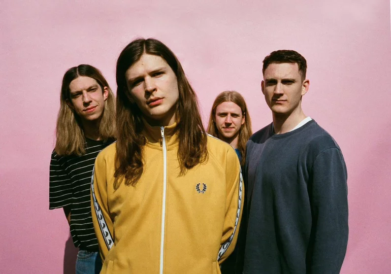 UK-Grunge-Punks Bloody Knees kündigen Debütalbum nach Bandpause an