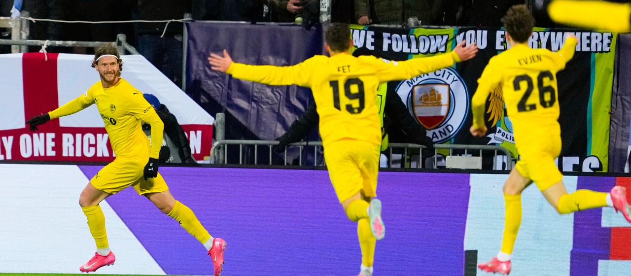 Kasper Hogh trifft gegen Manchester City