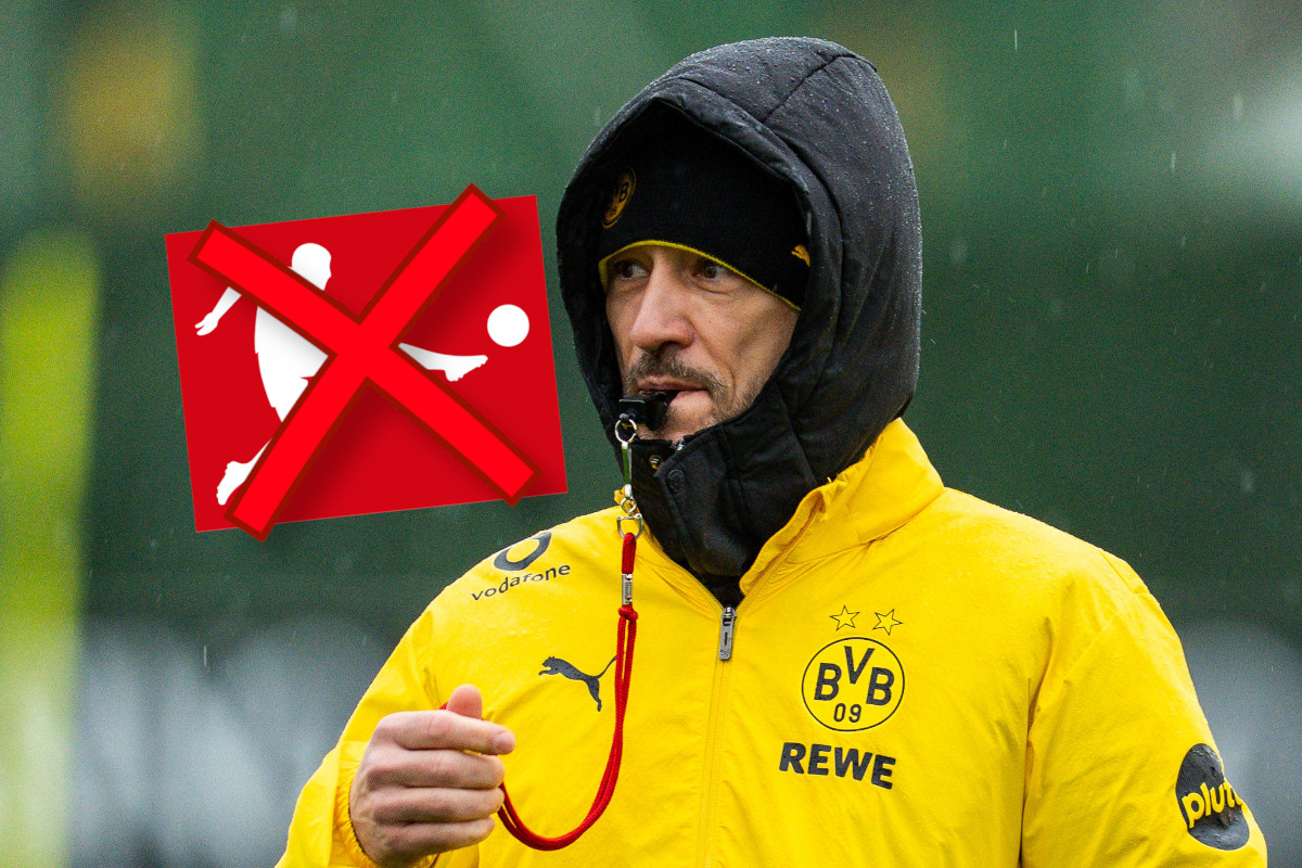BVB-Trainer Kovac schaut auf mit Trillerpfeife im Mund zur Seite.