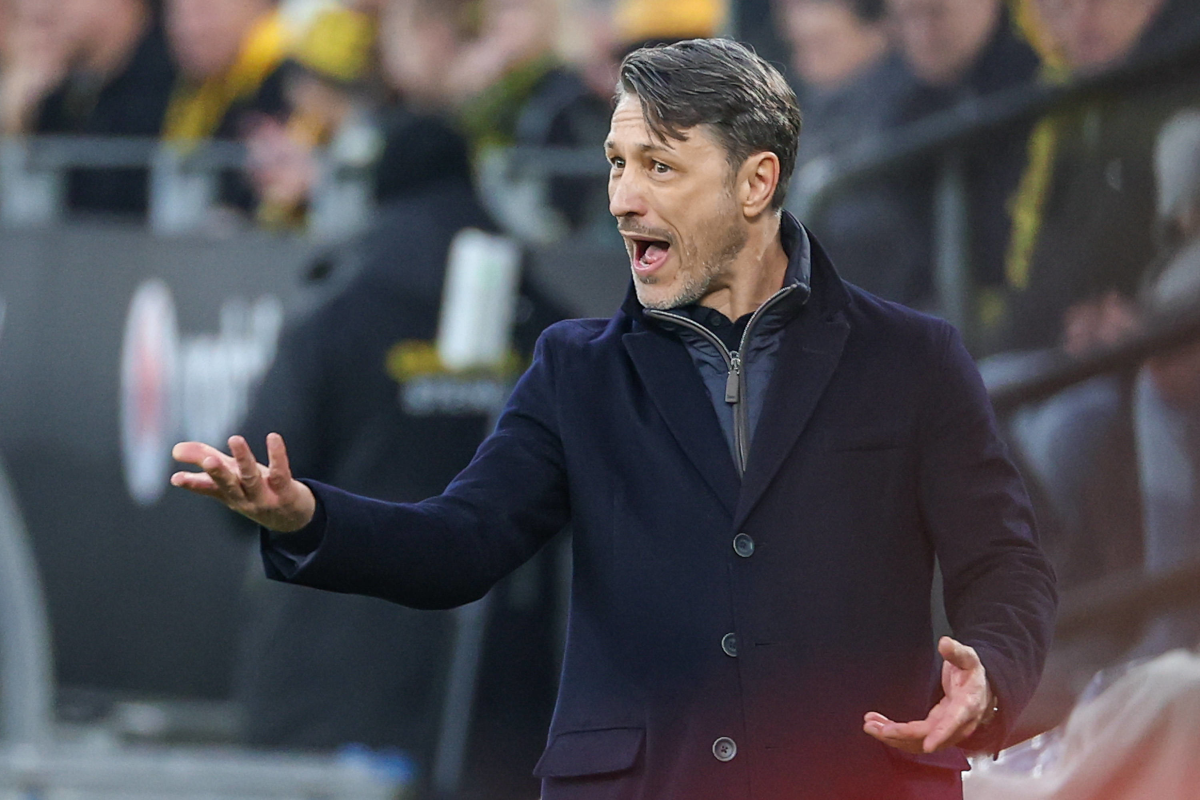 Niko Kovac coacht an der Seitenlinie gegen den FC St. Pauli.
