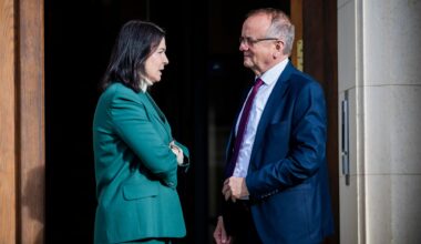 Potsdam: Britta Müller (bisher BSW), Brandenburgs Ministerin für Gesundheit und Soziales, und Detlef Tabbert (BSW), Minister für Infrastruktur und Landesplanung, unterhalten sich.