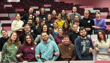 Drei Stunden Inszenierung, 30 Köpfe auf der Bühne: Drama, Blut und Revolution in „Les Misérables“ - blickfeld