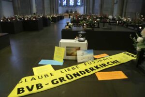 Inhalt der Trauerbox mit BVB Schal