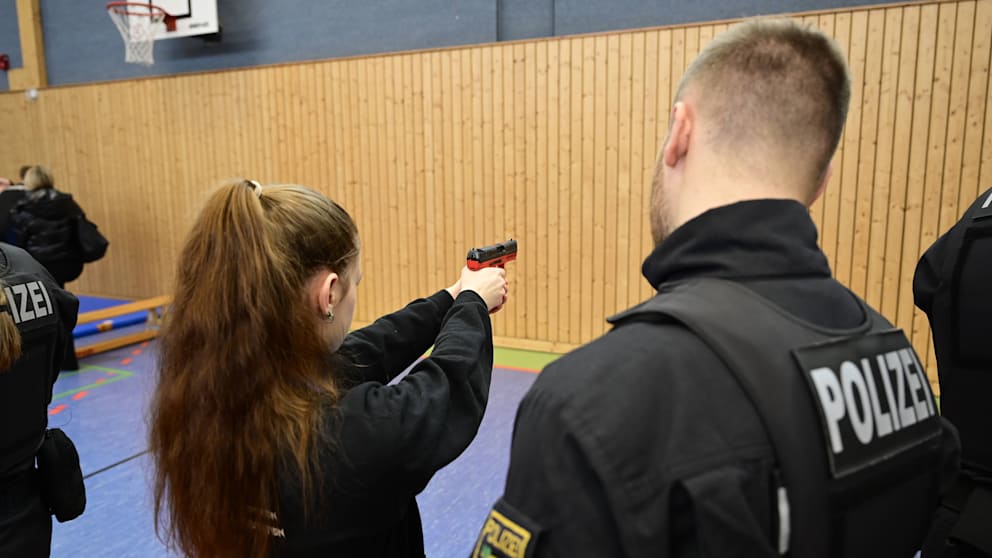 Polizisten bei einer Fortbildung in der Hochschule der Sächsischen Polizei in Dresden – sie sollen weiter Beamte sein